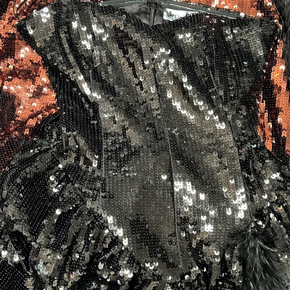 New WeWoreWhat Strapless Feathered Ombre Gown Sequin Size 2 - Picture 4 of 4